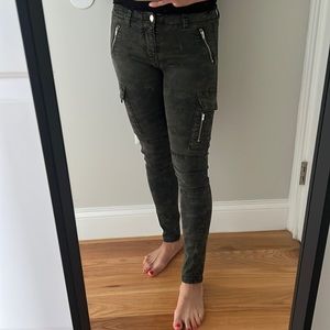 Camo cargo skinny jeans!